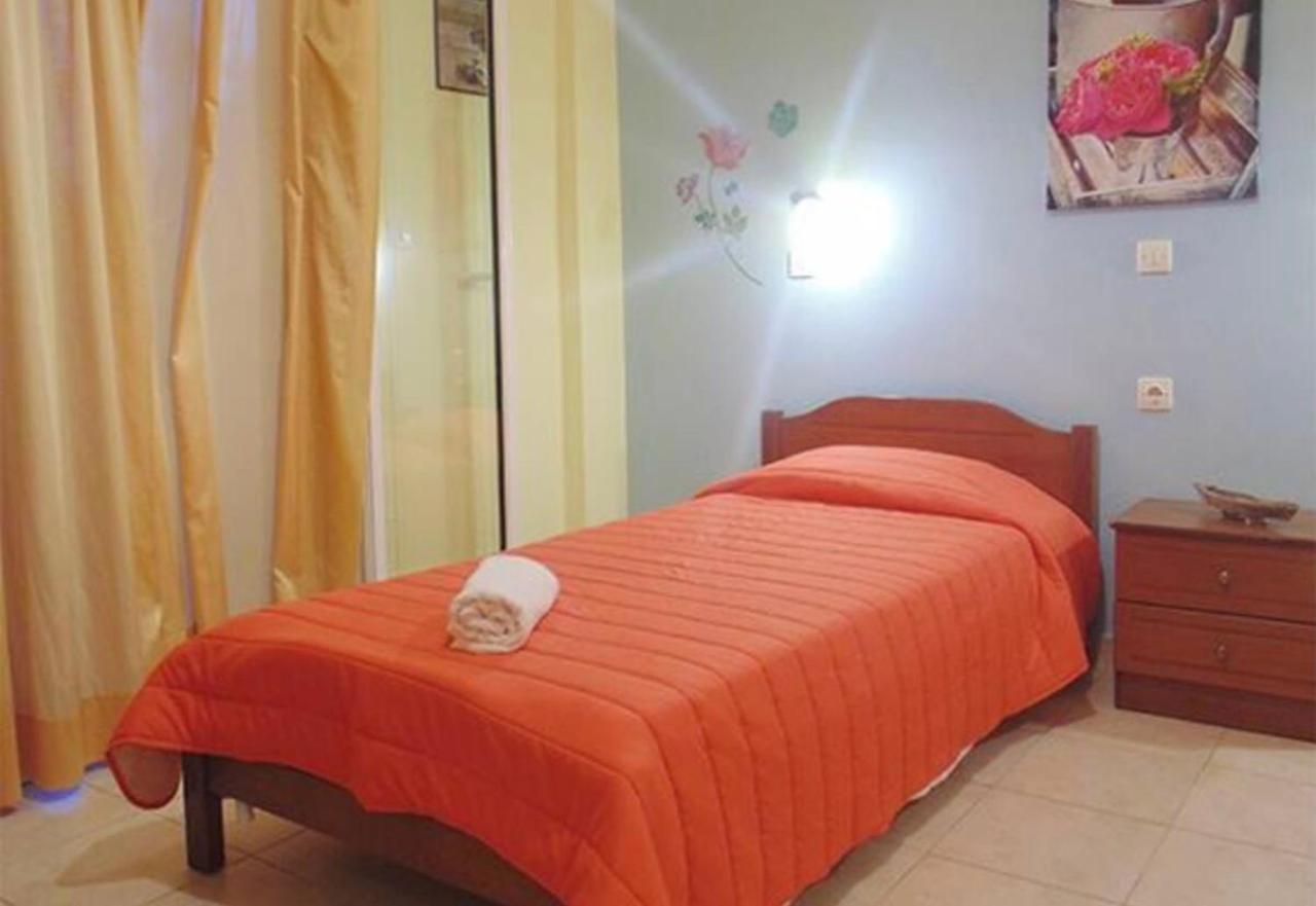 Stefanias Appartments Agios Matthaios  Ngoại thất bức ảnh
