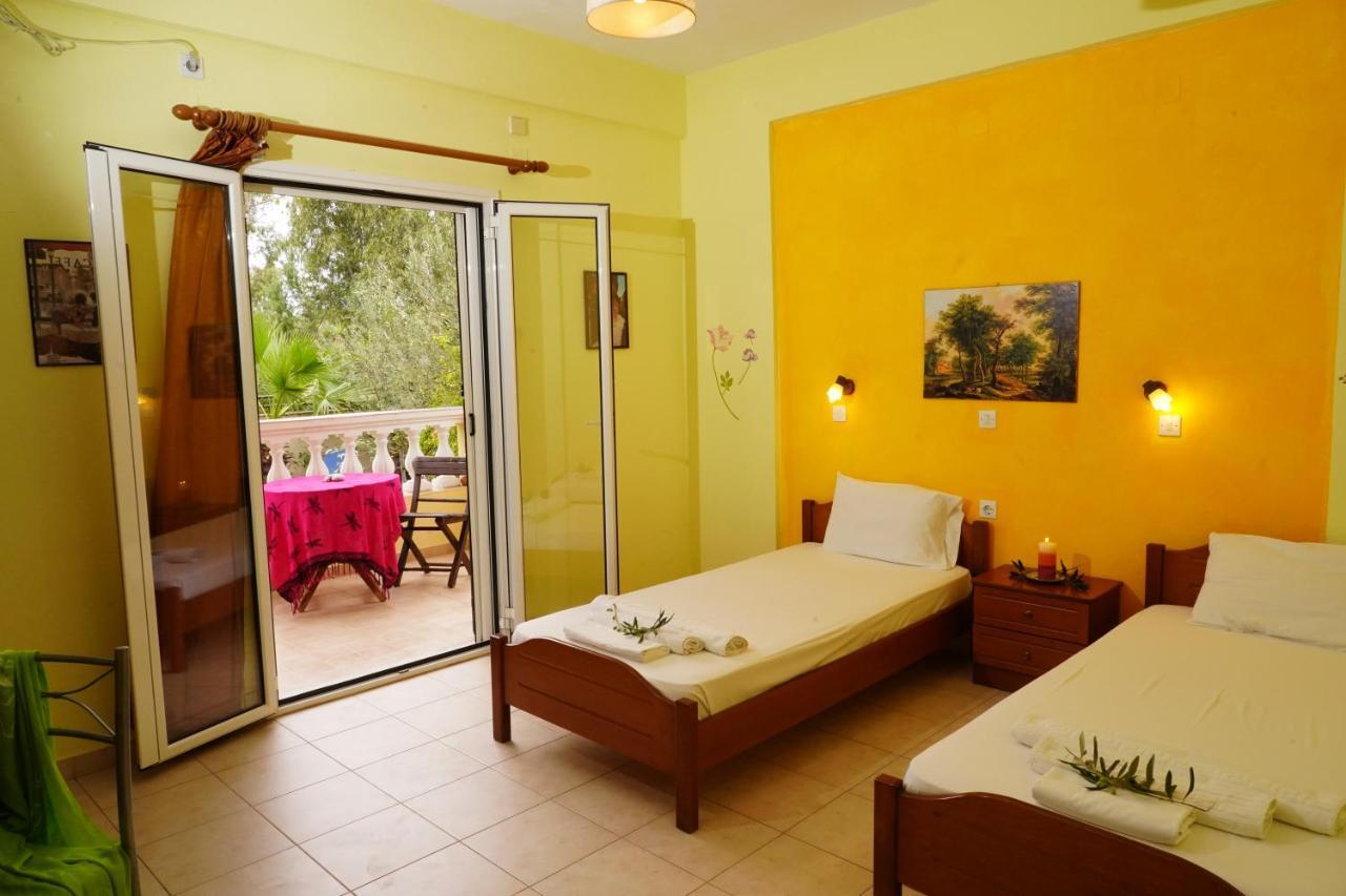 Stefanias Appartments Agios Matthaios  Ngoại thất bức ảnh