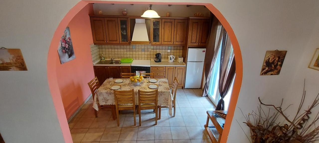 Stefanias Appartments Agios Matthaios  Ngoại thất bức ảnh