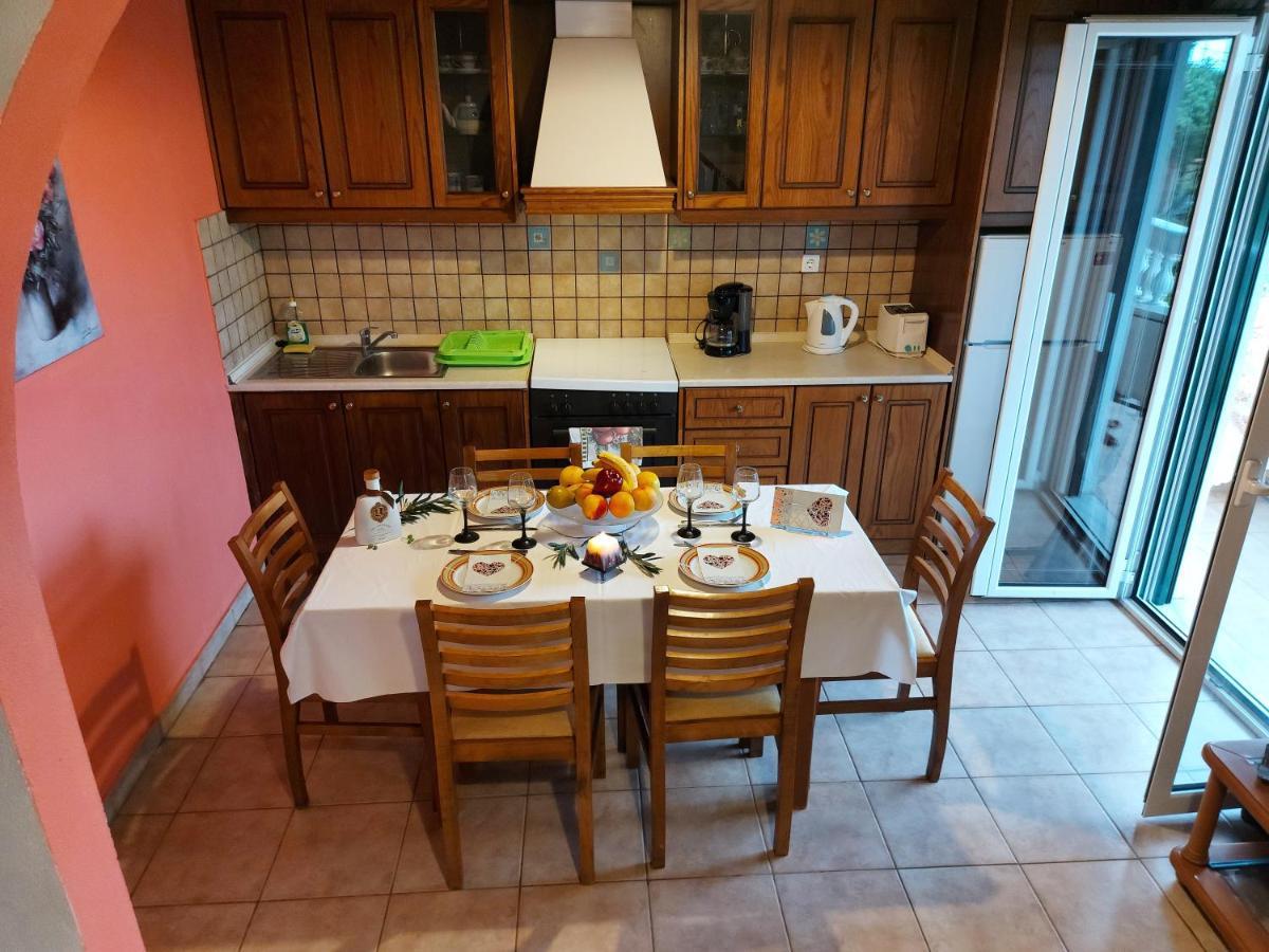 Stefanias Appartments Agios Matthaios  Ngoại thất bức ảnh
