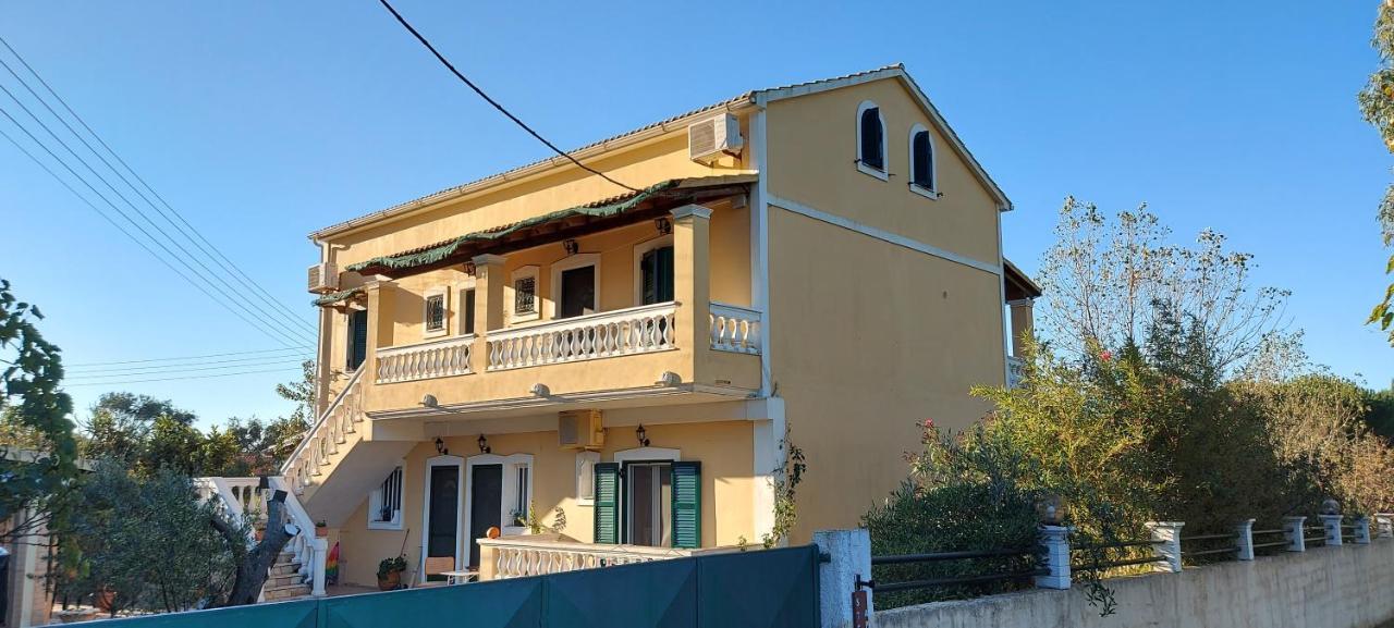 Stefanias Appartments Agios Matthaios  Ngoại thất bức ảnh