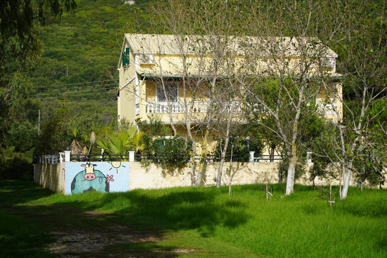 Stefanias Appartments Agios Matthaios  Ngoại thất bức ảnh
