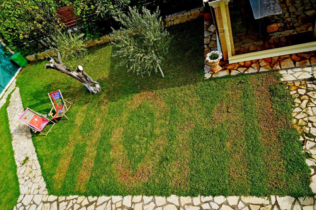 Stefanias Appartments Agios Matthaios  Ngoại thất bức ảnh