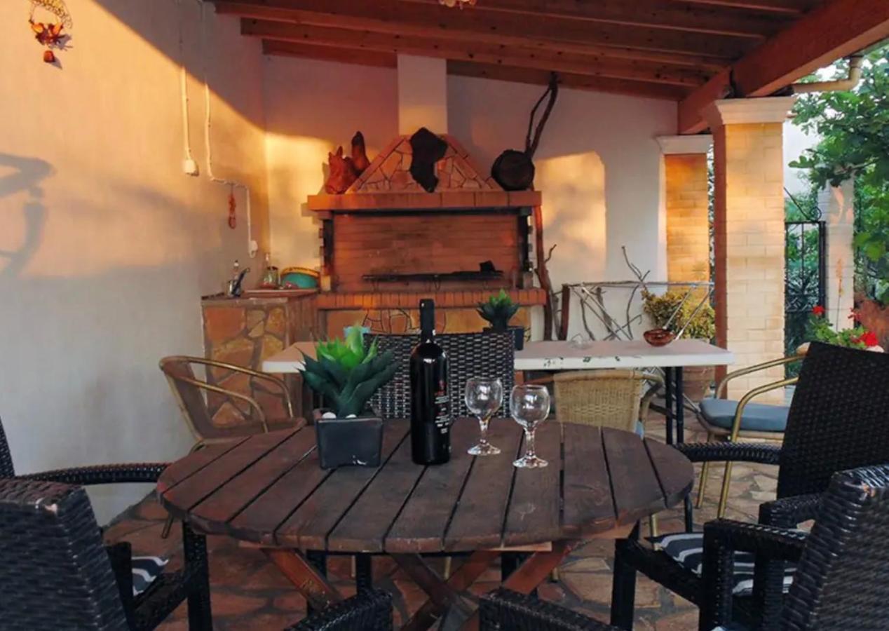 Stefanias Appartments Agios Matthaios  Ngoại thất bức ảnh