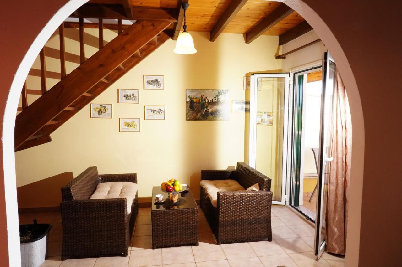 Stefanias Appartments Agios Matthaios  Ngoại thất bức ảnh