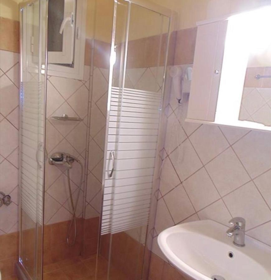 Stefanias Appartments Agios Matthaios  Ngoại thất bức ảnh