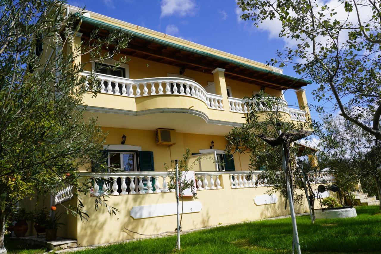 Stefanias Appartments Agios Matthaios  Ngoại thất bức ảnh