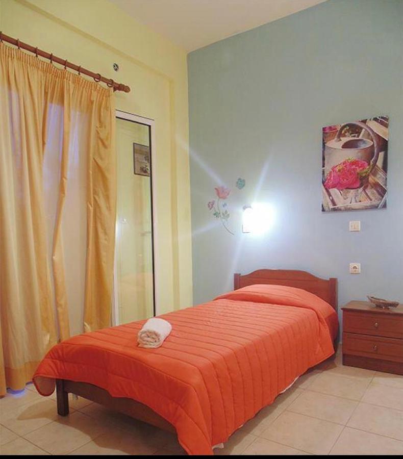 Stefanias Appartments Agios Matthaios  Ngoại thất bức ảnh